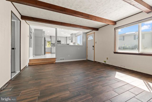 6 STONEBRIDGE RD, Cherry Hill, NJ 08003