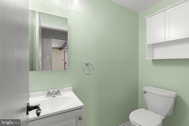 6 STONEBRIDGE RD, Cherry Hill, NJ 08003