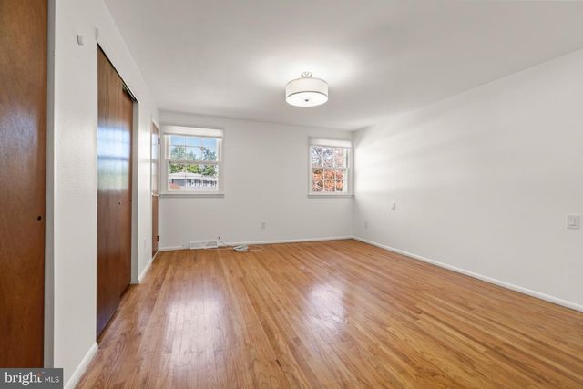 6 STONEBRIDGE RD, Cherry Hill, NJ 08003
