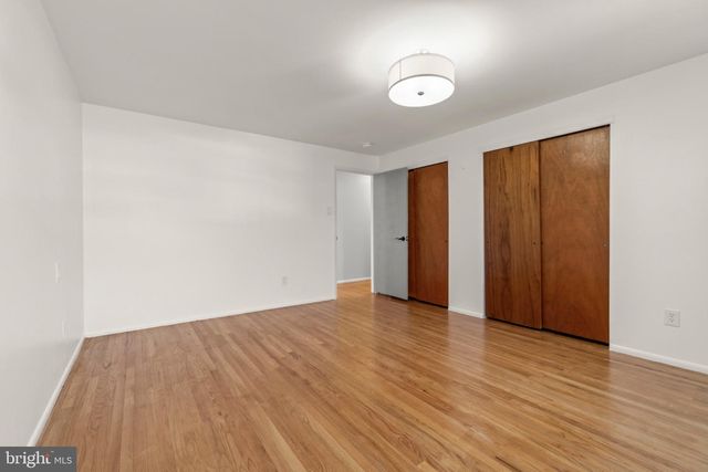 6 STONEBRIDGE RD, Cherry Hill, NJ 08003