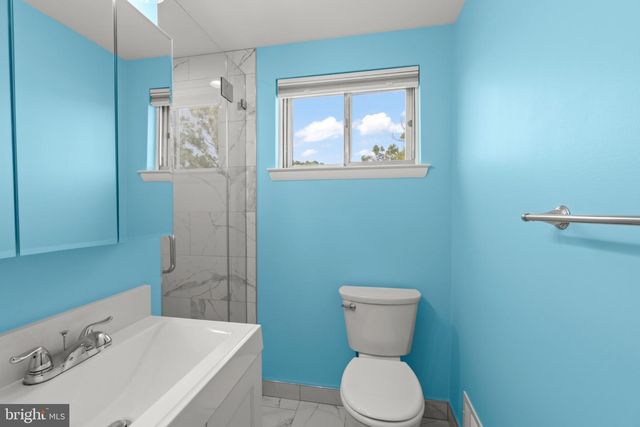 6 STONEBRIDGE RD, Cherry Hill, NJ 08003