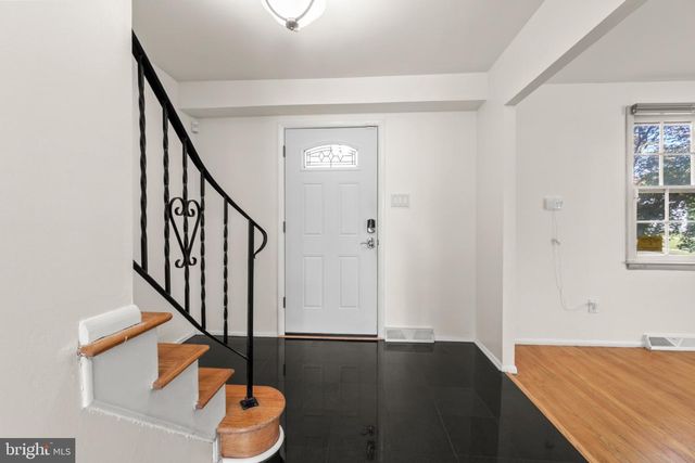 6 STONEBRIDGE RD, Cherry Hill, NJ 08003