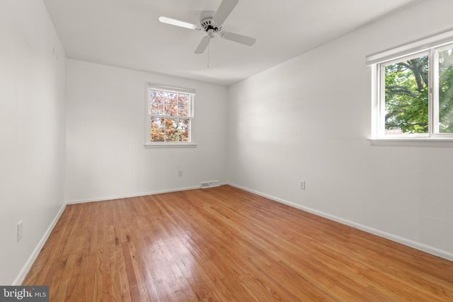 6 STONEBRIDGE RD, Cherry Hill, NJ 08003