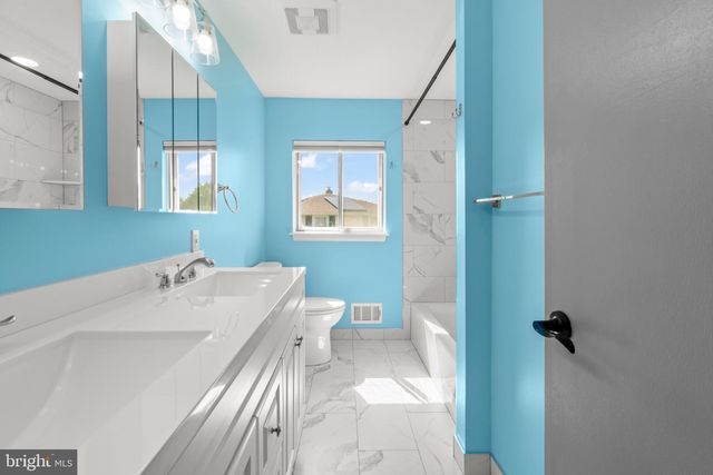6 STONEBRIDGE RD, Cherry Hill, NJ 08003