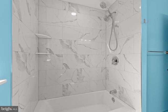 6 STONEBRIDGE RD, Cherry Hill, NJ 08003