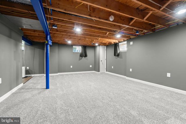 6 STONEBRIDGE RD, Cherry Hill, NJ 08003