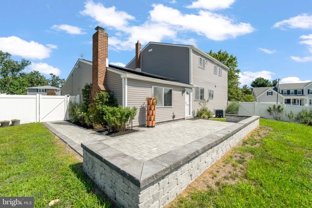 6 STONEBRIDGE RD, Cherry Hill, NJ 08003