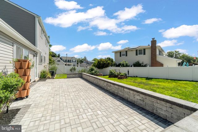 6 STONEBRIDGE RD, Cherry Hill, NJ 08003