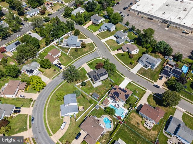 6 STONEBRIDGE RD, Cherry Hill, NJ 08003