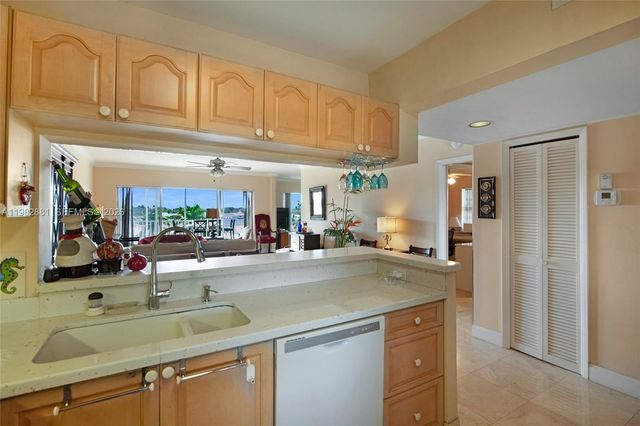 3050 NE 48th Court 401, Lighthouse Point, FL 33064