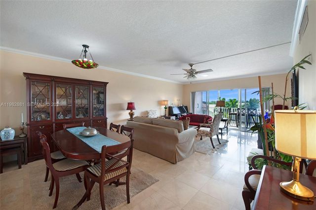 3050 NE 48th Court 401, Lighthouse Point, FL 33064