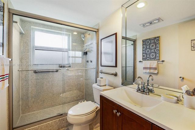 3050 NE 48th Court 401, Lighthouse Point, FL 33064