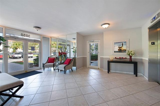 3050 NE 48th Court 401, Lighthouse Point, FL 33064