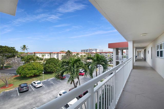 3050 NE 48th Court 401, Lighthouse Point, FL 33064