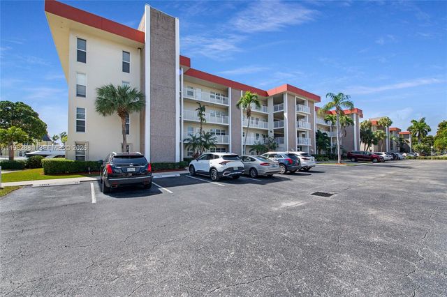 3050 NE 48th Court 401, Lighthouse Point, FL 33064