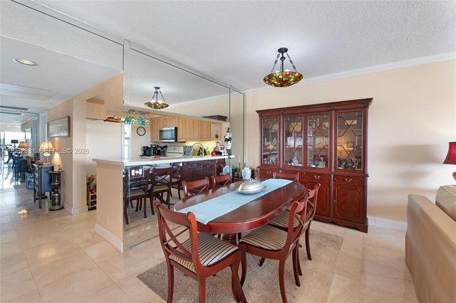 3050 NE 48th Court 401, Lighthouse Point, FL 33064