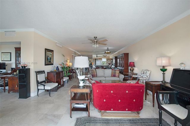 3050 NE 48th Court 401, Lighthouse Point, FL 33064
