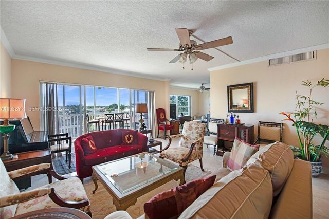 3050 NE 48th Court 401, Lighthouse Point, FL 33064