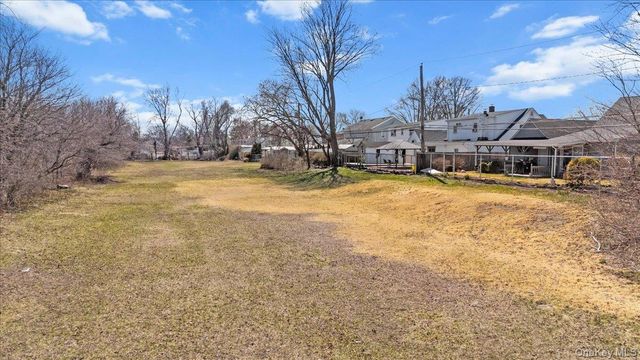 59 Slate Lane, Levittown, NY 11756