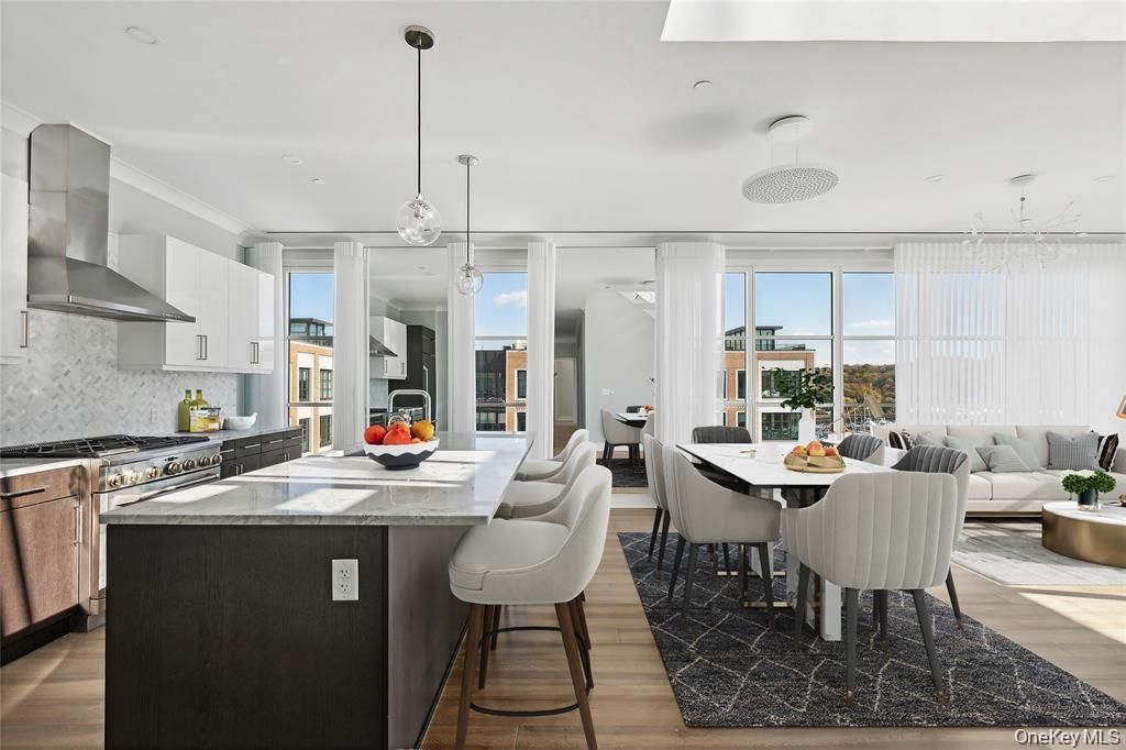 100 Garvies Point Road 1304, Glen Cove, NY 11542 — photo 3
