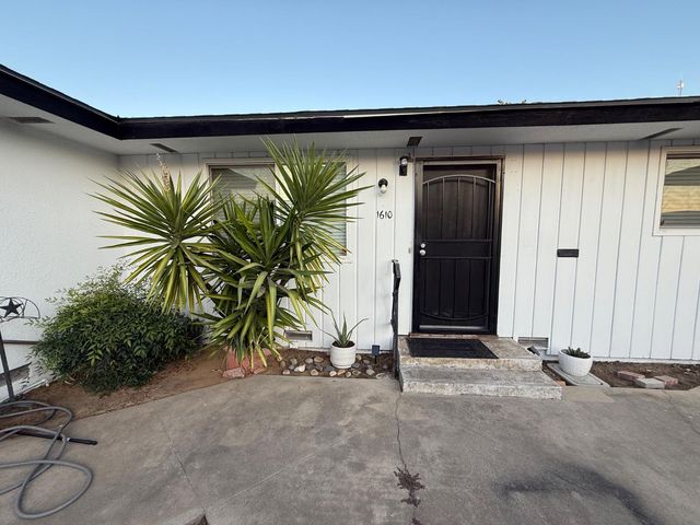 1205 F Street, Reedley, CA 93654