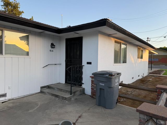 1205 F Street, Reedley, CA 93654