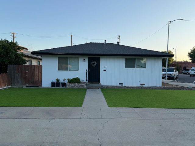 1205 F Street, Reedley, CA 93654