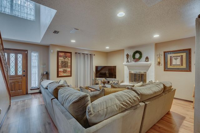 504 Estate Drive, Grand Prairie, TX 75052