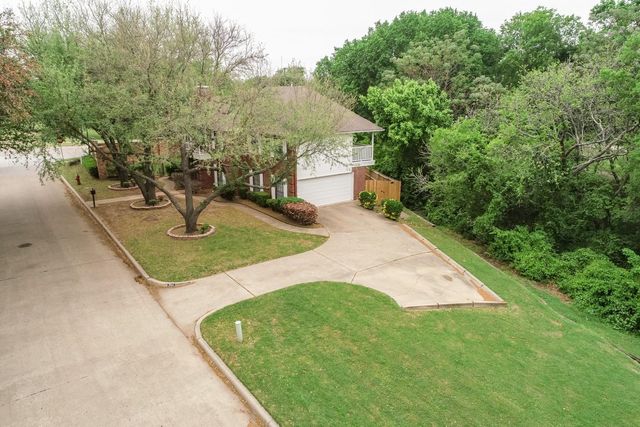 504 Estate Drive, Grand Prairie, TX 75052