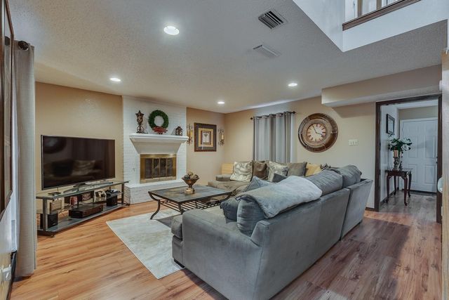 504 Estate Drive, Grand Prairie, TX 75052