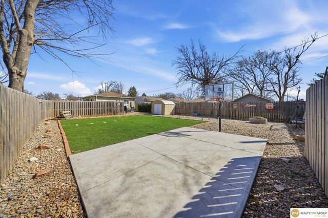 4040 N 71st Street, Lincoln, NE 68507