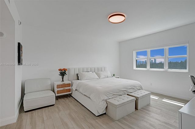 14951 Royal Oaks Ln 803, North Miami, FL 33181