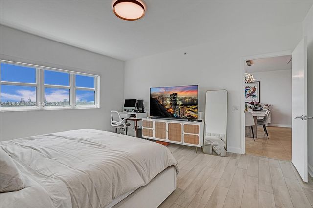 14951 Royal Oaks Ln 803, North Miami, FL 33181