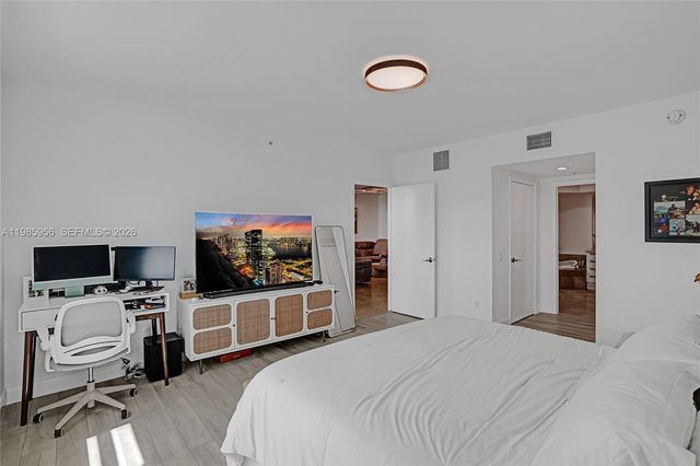 14951 Royal Oaks Ln 803, North Miami, FL 33181