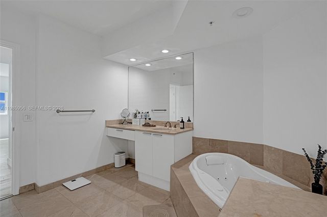 14951 Royal Oaks Ln 803, North Miami, FL 33181