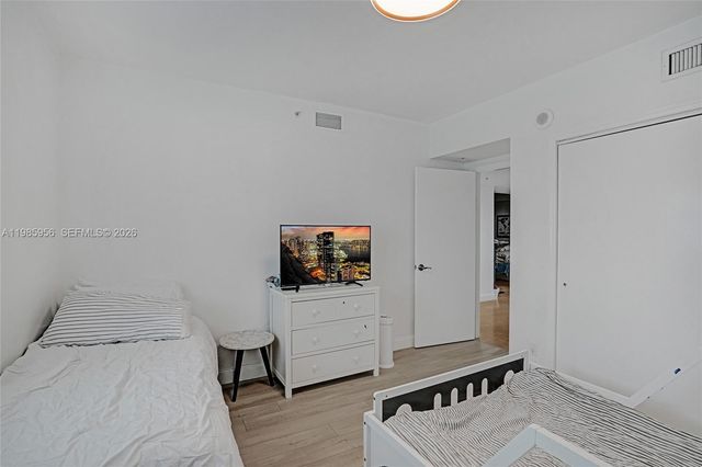 14951 Royal Oaks Ln 803, North Miami, FL 33181