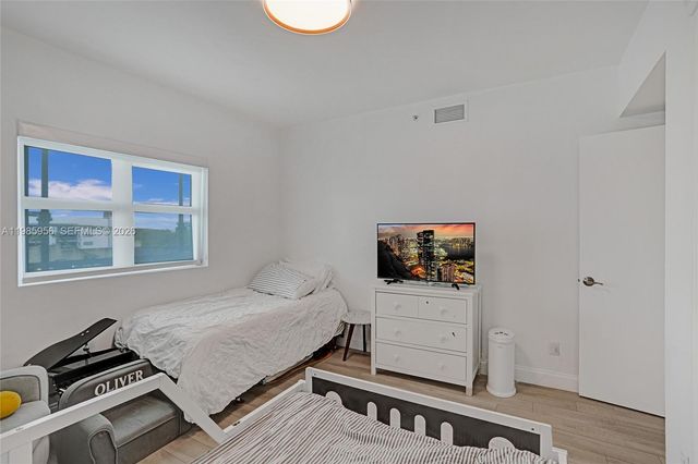 14951 Royal Oaks Ln 803, North Miami, FL 33181