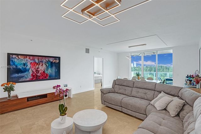 14951 Royal Oaks Ln 803, North Miami, FL 33181