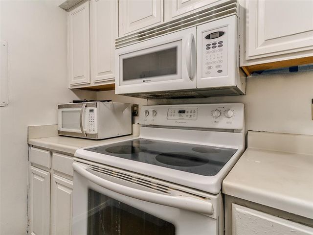 11130 Stratford Drive 414, Oklahoma City, OK 73120