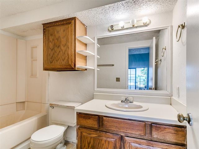 11130 Stratford Drive 414, Oklahoma City, OK 73120