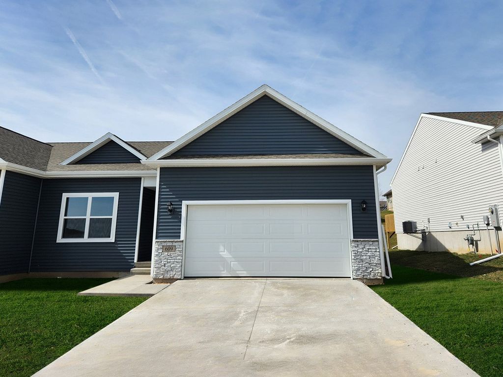 719 Maddie Lane, Tiffin, IA 52340