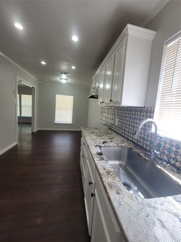 1225 Blalock Avenue, Fort Worth, TX 76115