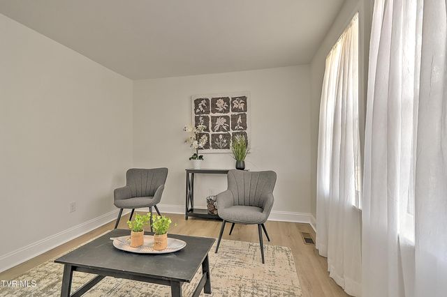 2512 Long Street, Johnson City, TN 37601