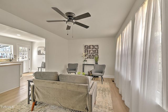 2512 Long Street, Johnson City, TN 37601