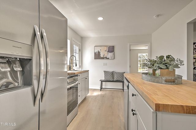 2512 Long Street, Johnson City, TN 37601