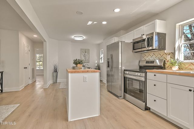 2512 Long Street, Johnson City, TN 37601