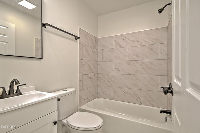 2512 Long Street, Johnson City, TN 37601