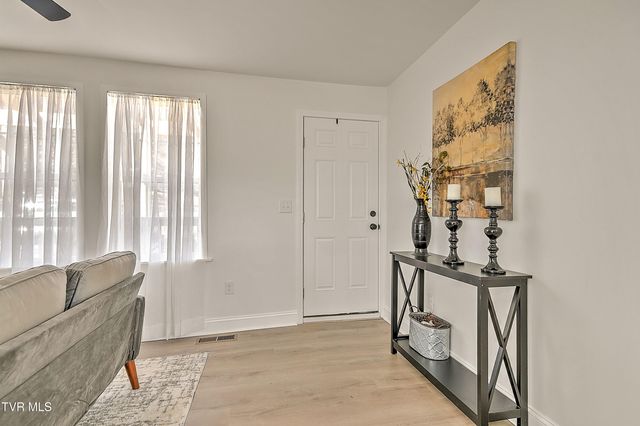 2512 Long Street, Johnson City, TN 37601