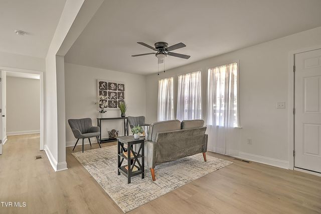 2512 Long Street, Johnson City, TN 37601