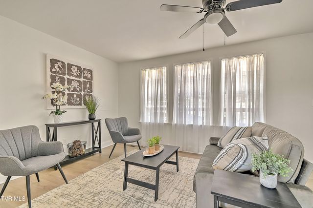 2512 Long Street, Johnson City, TN 37601